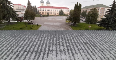 Затоплені вулиці, дощ та град: на Тернопільщині сьогодні вирувала негода