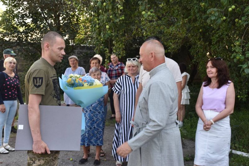 З російського полону до рідного Бучача повернувся захисник Роман Козюк