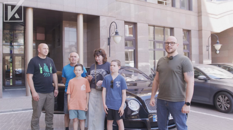 «Бентлі» за донат на дрони виграла мати двох військовослужбовців, - «Українська команда»