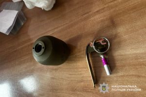 У Тернополі поліцейські знайшли в іноземця бойову осколкову гранату