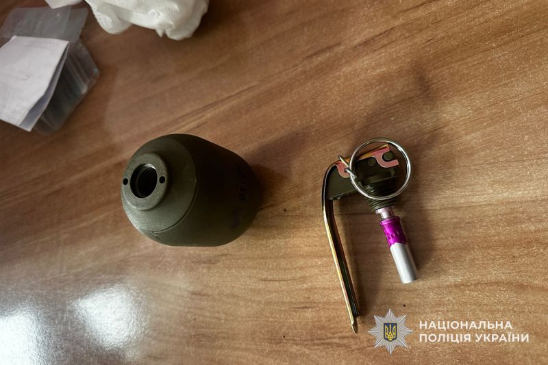 У Тернополі поліцейські знайшли в іноземця бойову осколкову гранату