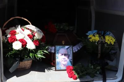 Борщів’яни навколішки зустріли загиблого Захисника Андрія Свириду, який понад рік вважався зниклим безвісти