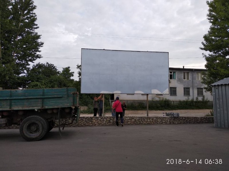 Тернопіль продовжують звільняти від реклами: демонтують ще 16 вивісок