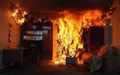 На Тернопільщні через нечищений від сажі димар загорівся будинок