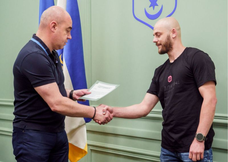 Боєць Азову з бойовим шляхом від Іловайська до Азовсталі отримав житло від Тернополя