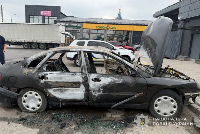 У Кременці п'яний восьмикласник спалив покинутий автомобіль