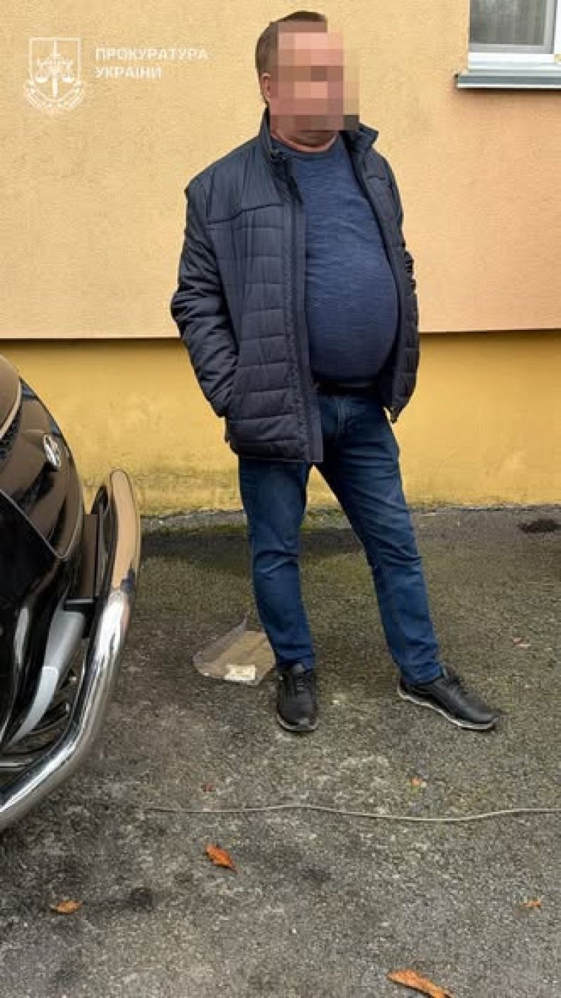 4 тис доларів США за вплив на посадовців ТЦК СП за зняття з розшуку в системі «Оберіг»: колишньому правоохоронцю повідомлено про підозру