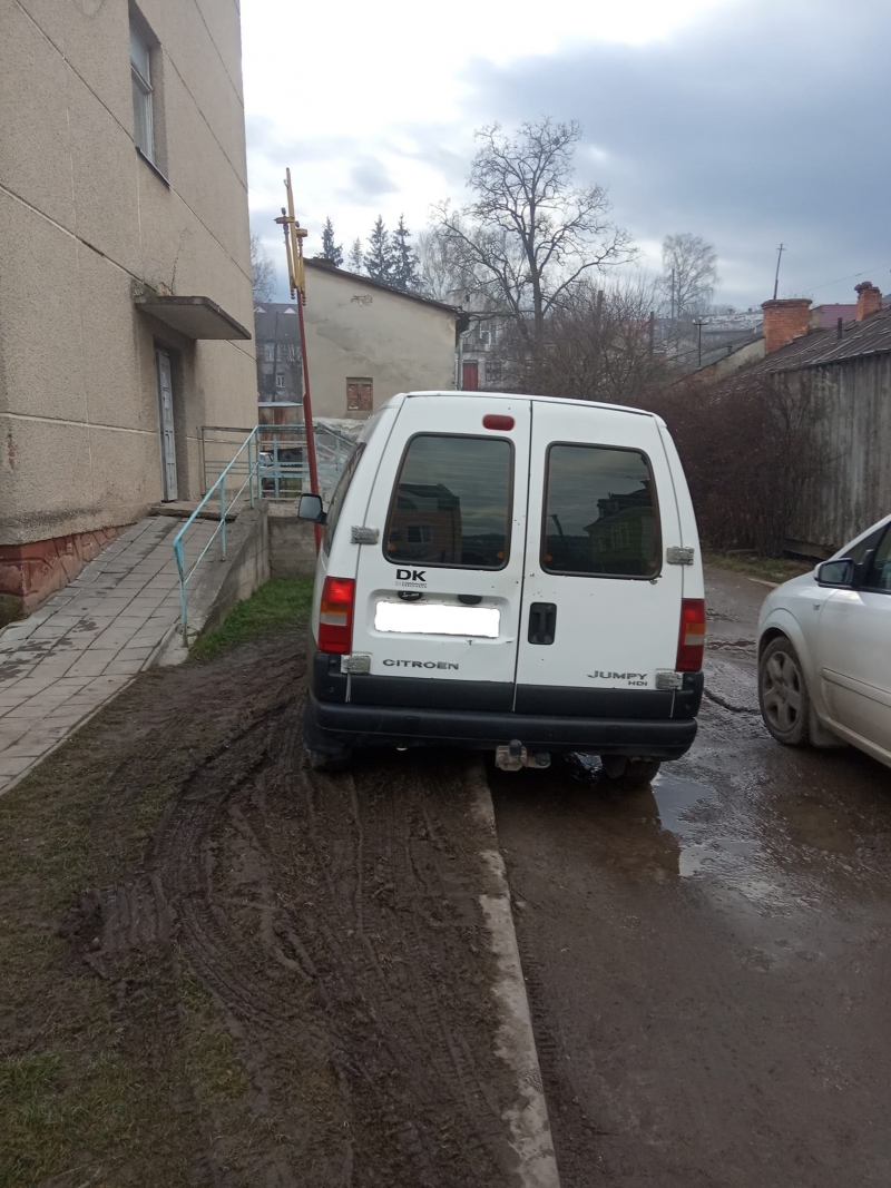 На Тернопільщині водії продовжують порушувати правила дорожнього руху (фотофакт)