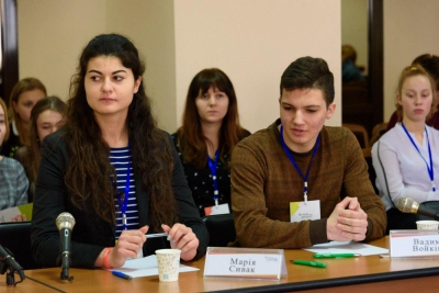 Учениця з Тернополя стала суперфіналісткою національного проєкту «Молодь дебатує»