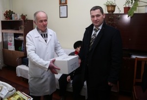 Сільська амбулаторія на Бучаччині отримала найсучасніший апарат для аналізу крові від нардепа Миколи Люшняка (фото)