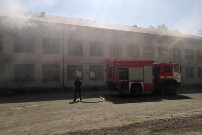 Рятувальники гасили пожежу у Тернопільському комбінаті по виробництву шляхобудівельних матеріалів