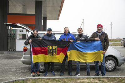 До Збаража знову доставили гуманітарну допомогу з Німеччини: авто, ліки та речі для військових