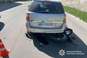 На Тернопільщині 20-річний мотоцикліст врізався у легкове авто