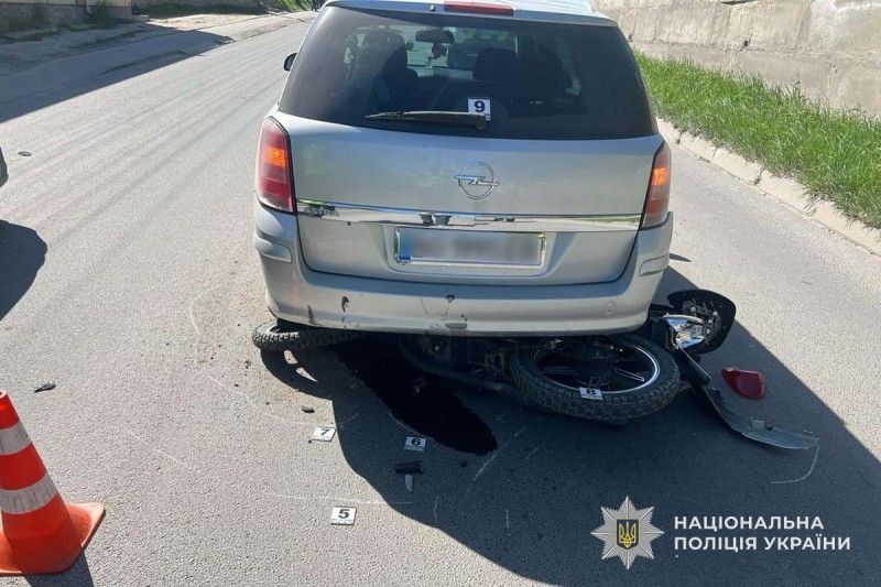На Тернопільщині 20-річний мотоцикліст врізався у легкове авто