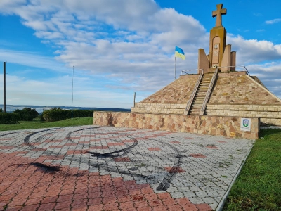 Цієї ночі на горі Лисоня водій влаштував дрифт (фото)