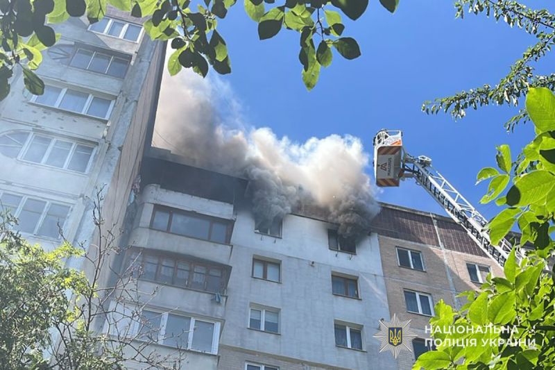 Причину пожежі в Тернополі встановлять слідчі поліції та експерти ДСНС