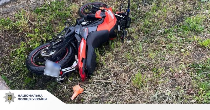 У ДТП на Тернопільщині: 22-річний мотоцикліст врізався у легкове авто