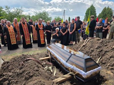 Великобірківська громада провела в останню путь Героя Миколу Сидягу