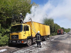 На Тернопільщині загорілася вантажівка з продуктами