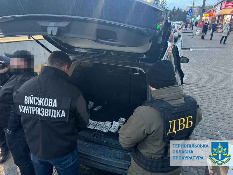 У Тернополі судитимуть чоловіків, які за 9000 дол. США мали &quot;допомогти&quot; ухилянту