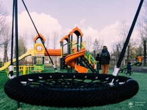 У тернопільському парку ім. Тараса Шевченка відкрили новий дитячий майданчик