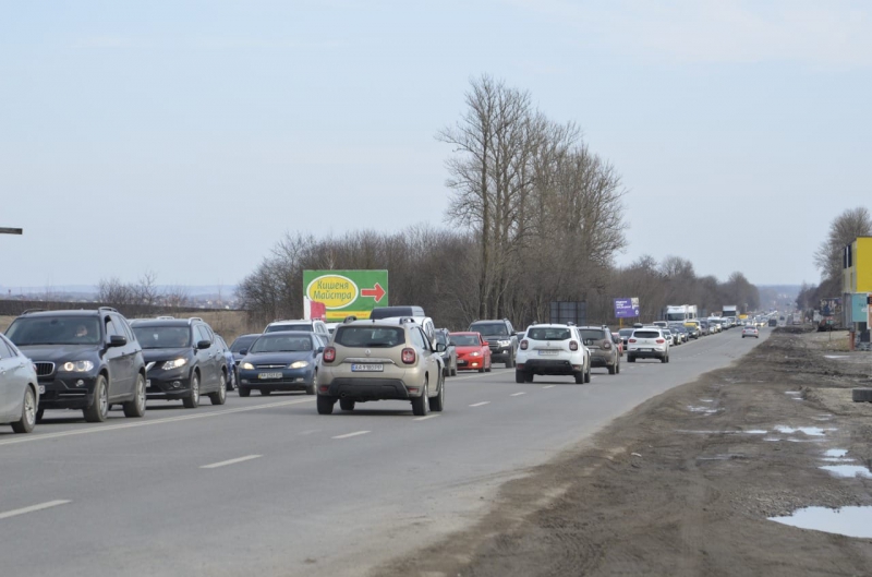 Заробляють на чужому горі: на Тернопільщині перевізники «обдирають» пасажирів