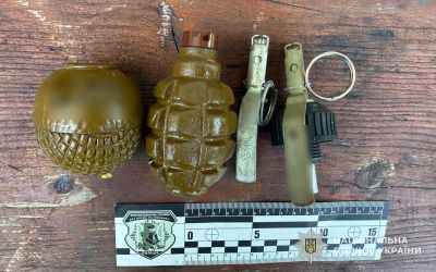На Тернопільщині затримали чоловіка, якого підозрюють у незаконному збуті зброї