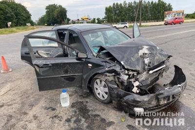 На Тернопільщині зіткнулися дві іномарки: водій-винуватець втік з місця ДТП