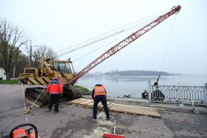 На Тернопільському ставі тривають роботи з поглиблення дна та очищення водойми від намулу