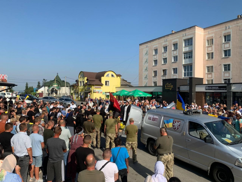 У громаді на Тернопільщині зустріли полеглого захисника Анатолія Сімчука