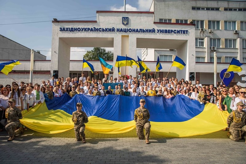 У ЗУНУ відзначили День Державного Прапора