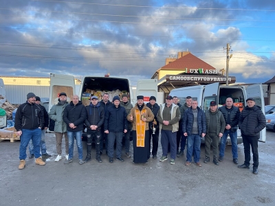 Волонтери «Української команди», «Ольвії» та «Сили України» відправили два буси допомоги воїнам на фронт (відео)
