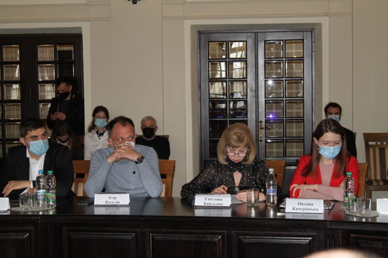 У Збаражі парламентарі, голови ОТГ та фахівці з туризму вирішували, як зберегти історико-культурну спадщину Тернопільщини