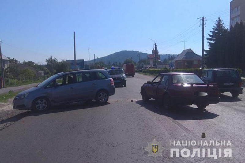 У ДТП на Кременеччині не розминулися дві іномарки