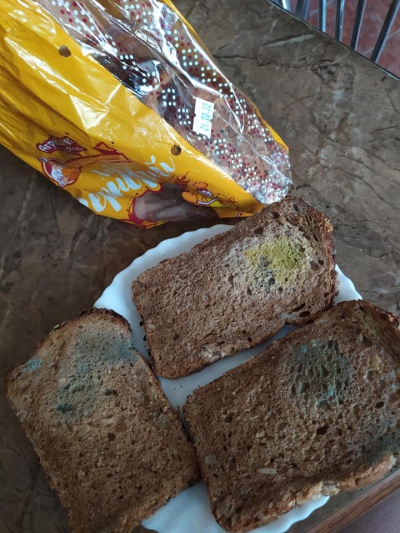 Тернополянка придбала в магазині небезпечний хліб (фотофакт)