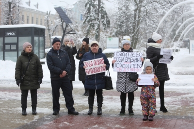 «Три роки на війні – це свідоме винищення військових»: у центрі Тернополя рідні воїнів вийшли на пікет (фоторепортаж)