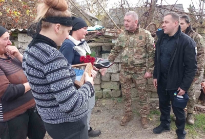 Родині полеглого Героя з Тернопільщини вручили нагрудний знак від Головнокомандувача ЗСУ