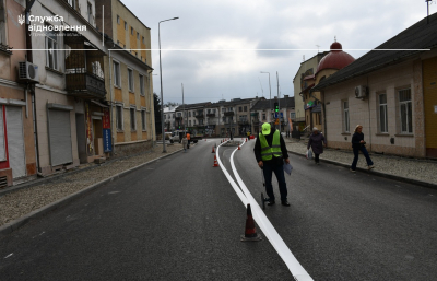 Підходи до реконструйованого мосту у Теребовлі вже з розміткою