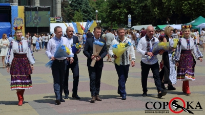 Нагородження та квіти: у Тернополі відбулися урочистості до Дня Конституції (фоторепортаж)