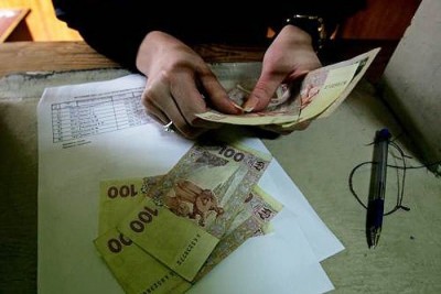 Пішла на злочин через малі зарплати освітян: на Тернопільщині директор школи незаконно нараховувала зарплату підлеглим