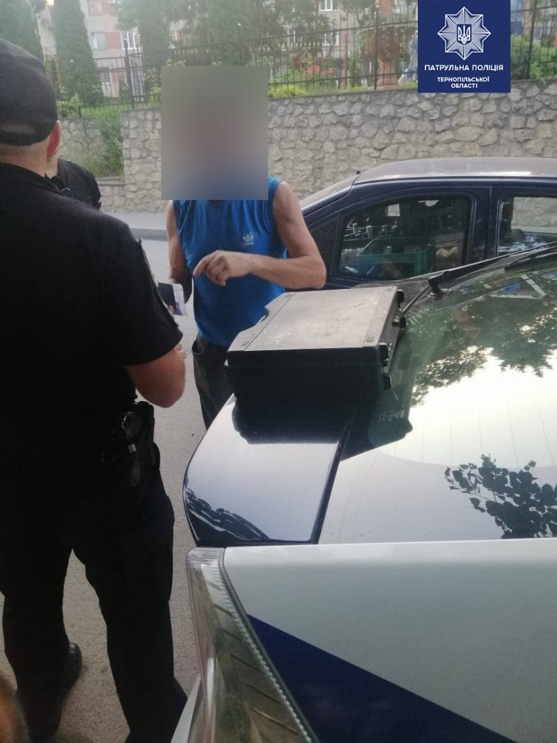 Вміст алкоголю в крові перевищував норму у 18 разів: у Тернополі патрульні зупинили водія &quot;під мухою&quot;