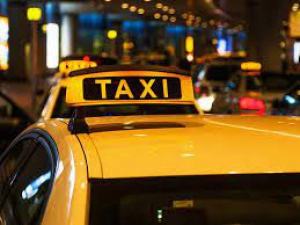 У Тернополі таксист побив та пограбував неповнолітнього