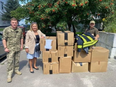 «Українська команда» передала військовим швидкі допомоги та спецодяг для рятувальників, - Палатний