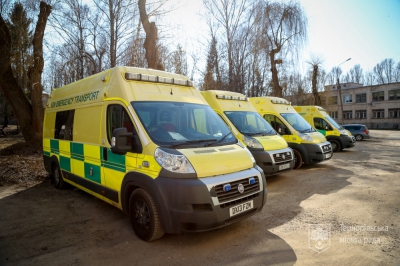 Тернопіль отримав чотири автомобілі швидкої допомоги, які передала українська діаспора з Англії