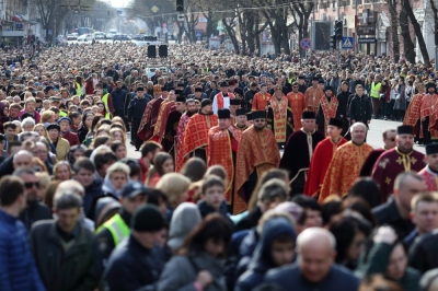 Тисячі паломників пройшли Хресною дорогою у Тернополі