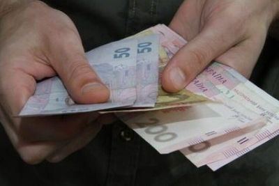 У Тернополі чоловік відібрав у людей 15 000 гривень