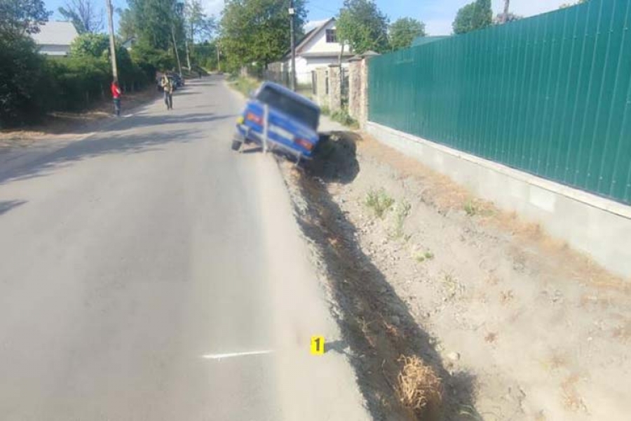 На Тернопільщині п&#039;яний водій ВАЗу злетів у кювет