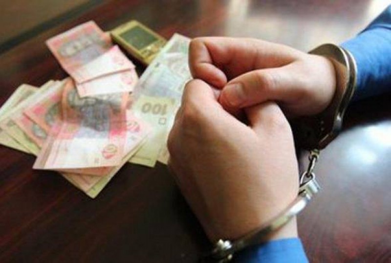 За хабар поліцейському на Тернопільщині судитимуть громадянина Азербайджану