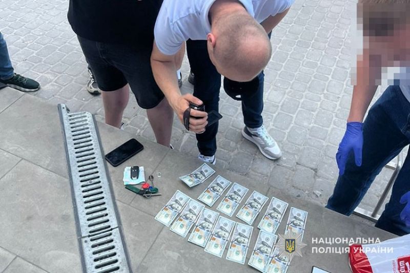 У Тернополі затримали працівника медичного закладу, який "продавав" довідки про інвалідність