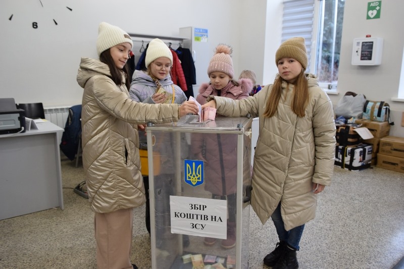 На Чортківщині за кошти, які наколядували діти, для воїнів придбали сучасний дрон